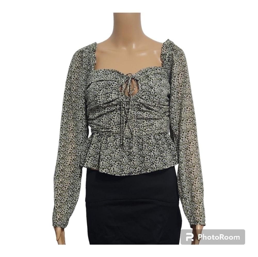 Beyond Words Smocked Floral Sweetheart Neckline Front Tie Top Size Large